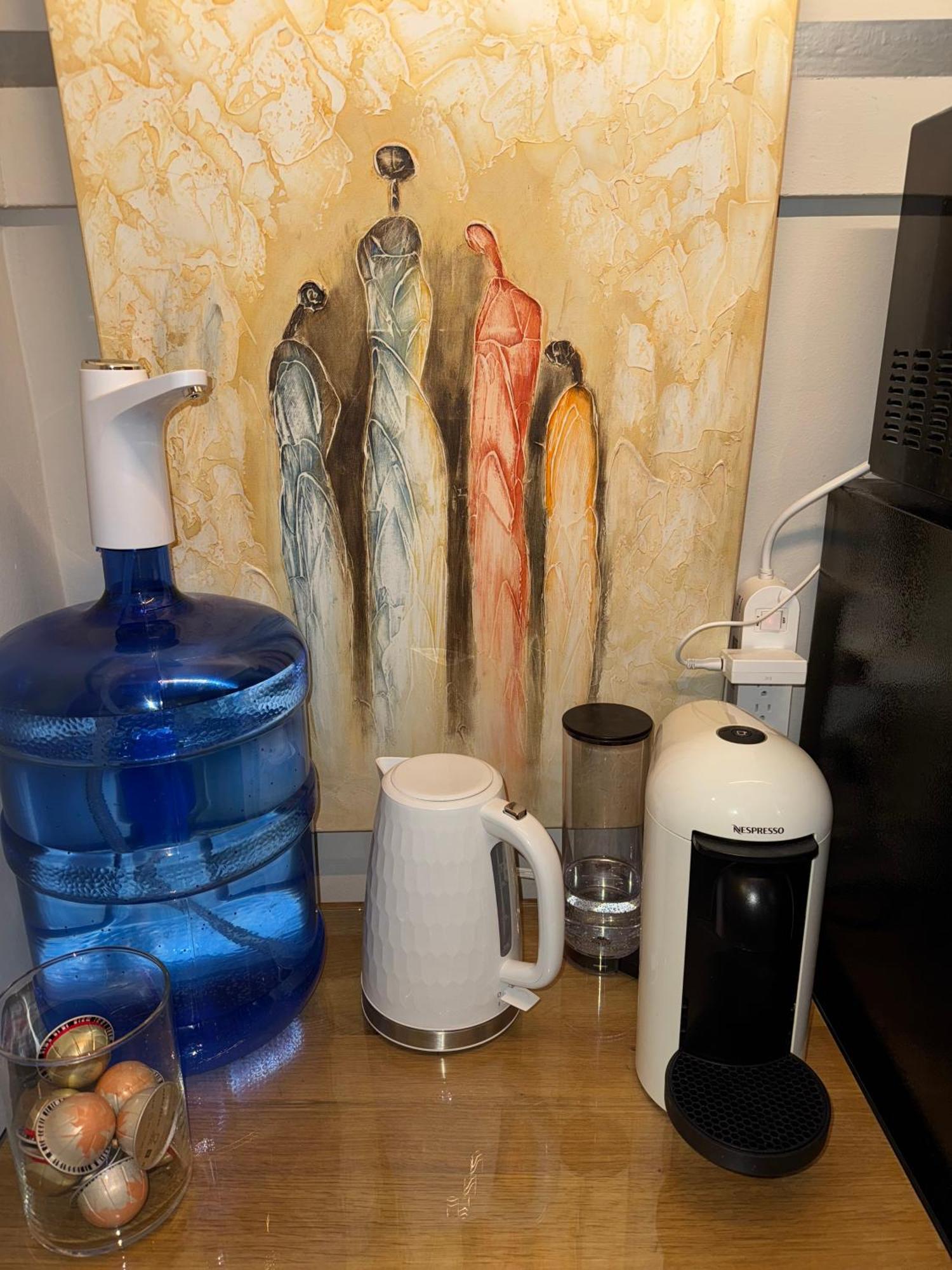Homestay Private Double In Downtown Toronto, 15 Mins To Cn Tower, Steps To Subway