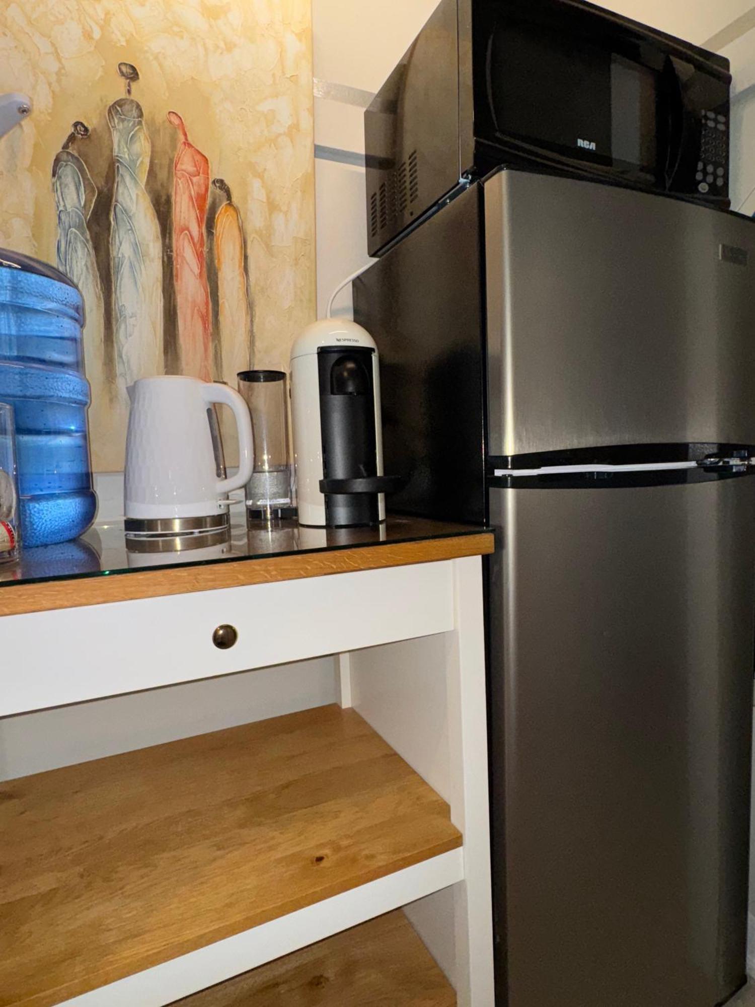 Private Double In Downtown Toronto, 15 Mins To Cn Tower, Steps To Subway Homestay Toronto