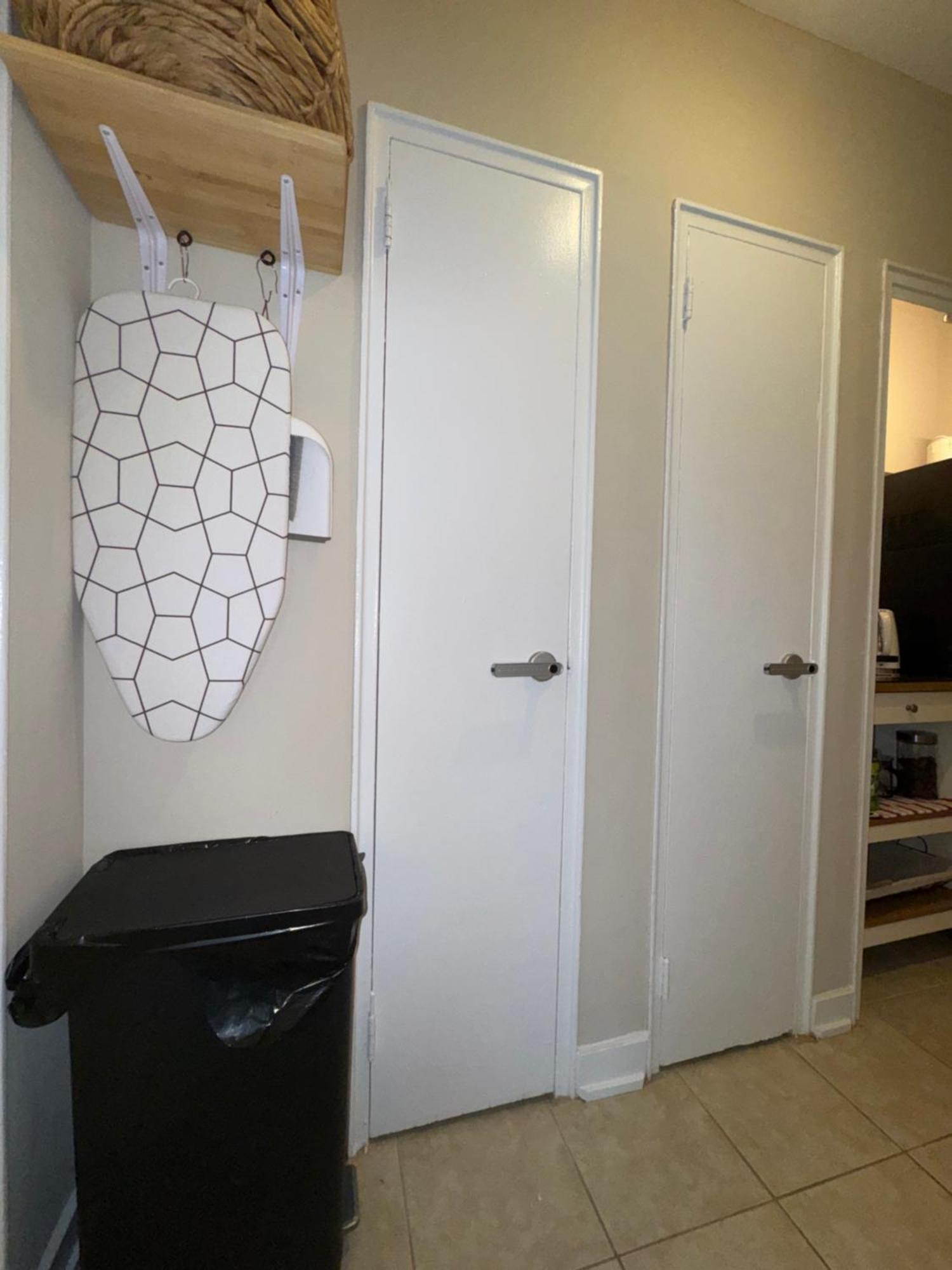 Private Double In Downtown Toronto, 15 Mins To Cn Tower, Steps To Subway Homestay Toronto