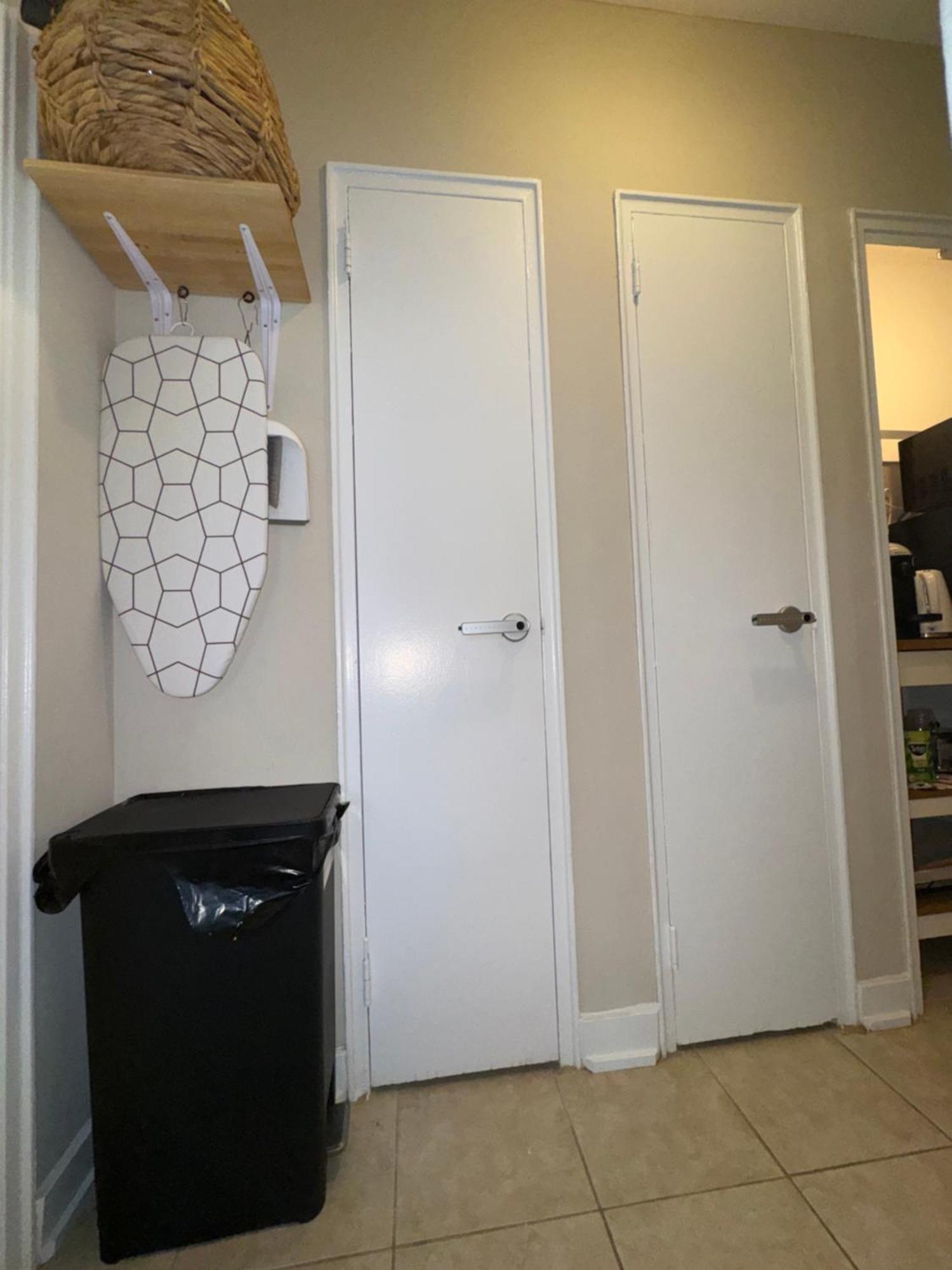 Private Double In Downtown Toronto, 15 Mins To Cn Tower, Steps To Subway Homestay *