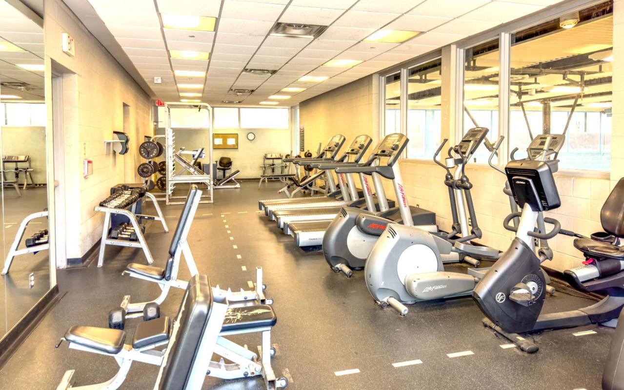 Private Double In Downtown Toronto, 15 Mins To Cn Tower, Steps To Subway Homestay
